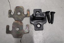 1996 - 2005 Chevrolet S10 Door latch striker with bolts (no back plate) comprar usado  Enviando para Brazil