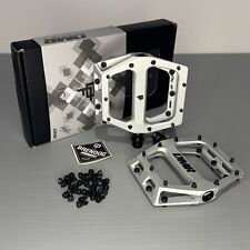 Pedais planos de MTB DMR Vault BRENDOG EDIÇÃO ESPECIAL ICE NOVO RRP £ 119,99 comprar usado  Enviando para Brazil