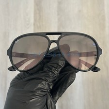 Usado, Óculos de sol Ray-Ban Cats 5000 lente gradiente armação preta polida RB4125 601/32 59 comprar usado Usado, Óculos de sol Ray-Ban Cats 5000 lente gradiente armação preta polida RB4125 601/32 59 comprar usado  Enviando para Brazil