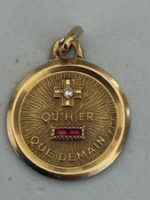 Pendentif 18k médaille d'occasion  Pierre-de-Bresse