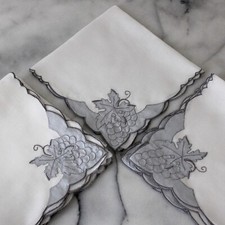 Usado, 8 guardanapos de jantar vintage madeira bordados à mão linho organdy uvas e folhas comprar usado  Enviando para Brazil