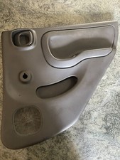 Pannello portiera posteriore usato Pannello portiera posteriore usato  Massa di Somma