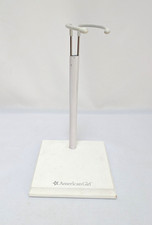 Boneca American Girl 18" suporte de exibição ajustável branco com base de madeira e logotipo, usado comprar usado  Enviando para Brazil