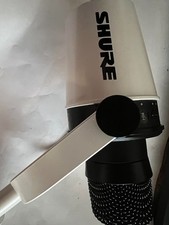 Microfone Shure MV7+ XLR/USB-C dinâmico para podcasting (branco) - Usado - Com suporte comprar usado  Enviando para Brazil