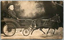 CARRINHO DE MENINO NO CAVALO 1913 ANTIGO CARTÃO POSTAL FOTO REAL FOTOMONTAGEM RPPC comprar usado  Enviando para Brazil