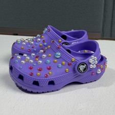 Tamancos Crocs menina tamanho C7 roxo personalizado cravejado juniores crianças jovens criança comprar usado  Enviando para Brazil