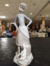 Statuina lladro bambina usato  Torino