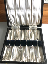Lovely cased set for sale  Shipping to Ireland