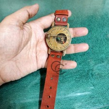 Relógio de sol de bronze feito à mão bússola de pulso com pulseira de couro | Relógio náutico vintage comprar usado Relógio de sol de bronze feito à mão bússola de pulso com pulseira de couro | Relógio náutico vintage comprar usado  Enviando para Brazil