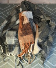 Strickschal grau schwarz gebraucht kaufen  Bornheim