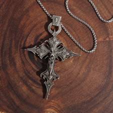 Collana con ciondolo usato  Italia