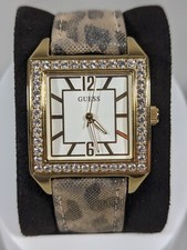 Relógio Guess mostrador branco cristal acento tom dourado caixa quadrada couro estampa animal comprar usado  Enviando para Brazil