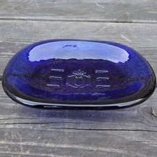 SUPERB SABONETEIRA DE VIDRO AZUL BRISTOL COM DECORAÇÃO CENTRAL de ANOS ANTIGOS comprar usado  Enviando para Brazil