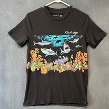 Usado, Camiseta gráfica Abercrombie Kids Shark Reef Florida Keys 13/14 dupla face oceano comprar usado Usado, Camiseta gráfica Abercrombie Kids Shark Reef Florida Keys 13/14 dupla face oceano comprar usado  Enviando para Brazil