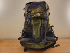 Mochila verde para caminhada/acampamento The North Face Terra 60 estrutura interna vertical legal, usado comprar usado  Enviando para Brazil