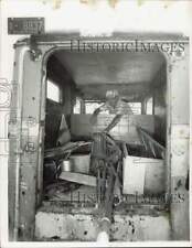 1953 Press Photo número sete van transporta tráfego e equipamentos policiais. comprar usado  Enviando para Brazil
