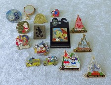 Usado, Lote de 15 pinos Disney Opening Day School Bus Jiminy Cricket Grumpy LE Elenco Exclusivo comprar usado  Enviando para Brazil