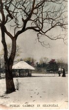 ~1910's SHANGHAI CHINA - Jardim público coberto de neve + gazebo - Vista em preto e branco comprar usado ~1910's SHANGHAI CHINA - Jardim público coberto de neve + gazebo - Vista em preto e branco comprar usado  Enviando para Brazil