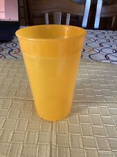 Bicchiere plastica arancione usato  Gioia Tauro