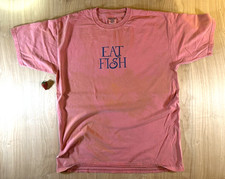 CAMISETA COMER PEIXE loja de iscas BLOCK ISLAND ilha de rhode PESCA desbotada TAMANHO GRANDE comprar usado CAMISETA COMER PEIXE loja de iscas BLOCK ISLAND ilha de rhode PESCA desbotada TAMANHO GRANDE comprar usado  Enviando para Brazil