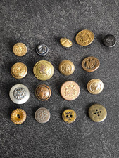 Lot anciens boutons d'occasion  Badonviller