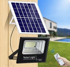 Proiettore solare led usato  Massa di Somma