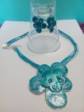 Pendentif forme fleurs d'occasion  Marchaux