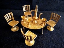 Usado, Pier vintage miniatura de latão 1 conjunto de mesa 4 cadeiras, 3 taças e 1 decantador de vinho comprar usado  Enviando para Brazil