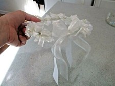 Tiara floral branca usada com laço para florista ou comunhão excelente comprar usado  Enviando para Brazil