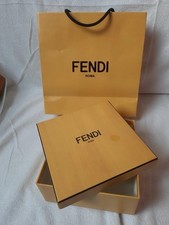 Boite fendi 18x18x8 d'occasion  Rebais