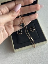 BRINCOS E CORRENTE Van Cleef and Arpels ouro rosa com colar de ônix preto comprar usado  Enviando para Brazil