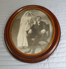 Fotografía antigua vintage enmarcada de novia y novio en marco ovalado 16" x 13" segunda mano  Embacar hacia Mexico