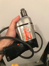 Furadeira elétrica, preta e decker, funciona bem, vendendo barato! comprar usado  Enviando para Brazil