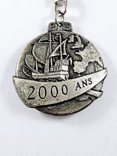 Chaveiro - Lembrança de Metal - O Ano 2000 - Torre Eiffel Nova York - Isaac comprar usado  Enviando para Brazil