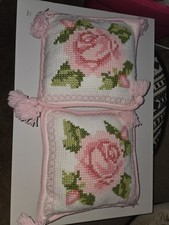 Lindos travesseiros bordados feitos à mão flor rosa excelente comprar usado  Enviando para Brazil