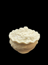 Usado, Cherub Angels caixa de bugigangas bisque polido porcelana em relevo floral 4,5"x2" comprar usado  Enviando para Brazil