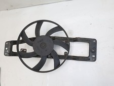 Radiator cooling fan d'occasion  Expédié en Belgium