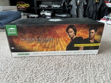 Usado, Supernatural 1967 Impala modelo fundido em escala 1/18 com figuras Sam & Dean luz verde  comprar usado  Enviando para Brazil