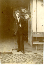 Jeune homme ombrelle d'occasion  Pagny-sur-Moselle