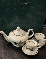 Waldman House Uma xícara de chá de Natal pequeno chá, panela e 2 xícaras e pires   comprar usado Waldman House Uma xícara de chá de Natal pequeno chá, panela e 2 xícaras e pires   comprar usado  Enviando para Brazil