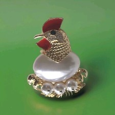 Costume jewellery brooches for sale Costume jewellery brooches for sale  GRANGE-OVER-SANDS