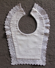 Bavoir ancien. dentelle d'occasion  Pont-Aven