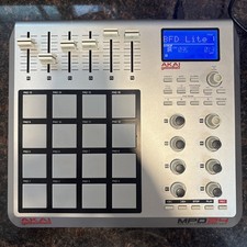 Controlador Akai Pro MPD24 USB MIDI com tela - 16 almofadas sensíveis à velocidade comprar usado Controlador Akai Pro MPD24 USB MIDI com tela - 16 almofadas sensíveis à velocidade comprar usado  Enviando para Brazil