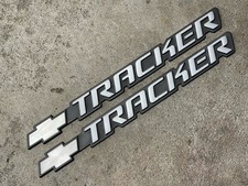 1989/04 Geo Chevy Chevrolet TRACKER emblema de porta PAR COMBINADO peças OEM, usado comprar usado  Enviando para Brazil
