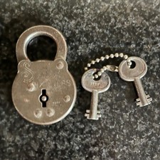 old w trunk key for sale  Gurnee
