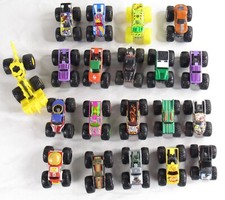 Usado, Hot Wheels Monster Jam Trucks 1:64 SUA ESCOLHA Brodozer Crustation One Bad Ghoul comprar usado  Enviando para Brazil