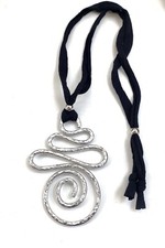 Collana lunga con usato  Roma