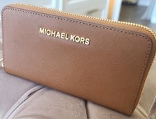 Carteira Michael Kors Jet Set, Grande - Marrom comprar usado Carteira Michael Kors Jet Set, Grande - Marrom comprar usado  Enviando para Brazil