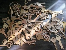 Usado, Lote antigo de 120 chaves vintage P&F Corbin,GM Motors, Milwaukee, Yale, Diebold Inc comprar usado  Enviando para Brazil