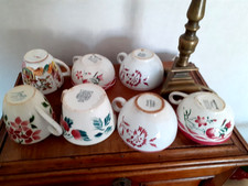 Lot anciennes tasses d'occasion  Boulzicourt